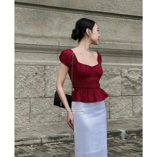 Áo Cộc Tay Cổ Vuông Vai Bồng Chất Linen Màu Đỏ Lôi Cuốn, Tôn Da