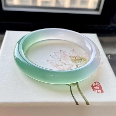 Vòng Mã Não Trắng Ánh Xanh Ngọc Bản Trong Khởi Quang Lắc Tay Phong Thủy - Ngọc Trai Trường Thịnh
