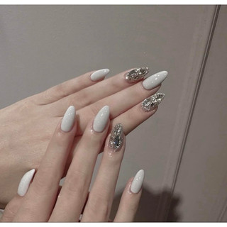 NAILBOX thiết kế, mẫu nail trắng gắn đá