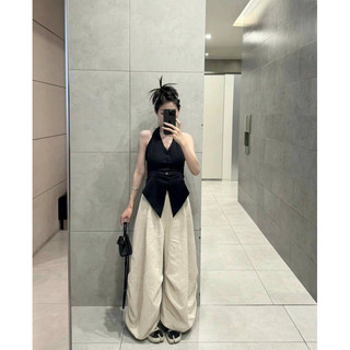 Set áo cổ yếm đen tà nhọn + quần suông ống rộng