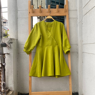 2hand đầm xanh lá mạ eo 78cm dài 78cm mã 212