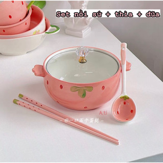 Bát sứ dâu tây kèm đũa , thìa xinh xắn nắp trong suốt