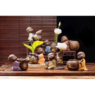 Tượng phong thủy chú tiểu trồng cây