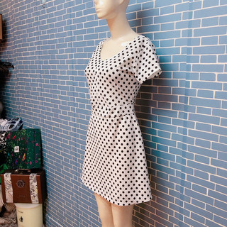 đầm trắng xoè chấm bi kiểu 2nd