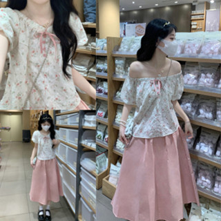 Áo trễ vai kiểu tay ngắn phồng họa tiết hoa phối chân váy hồng dáng dài Loại Đẹp QC