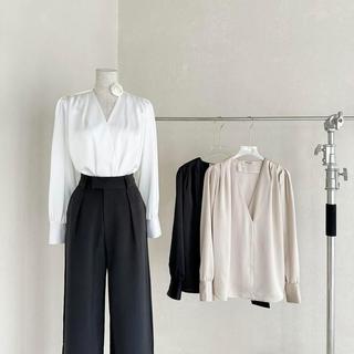 Áo sơ mi lụa - áo sơ mi nữ cổ v kèm hoa cài cổ phong cách công sở sang chảnh a137