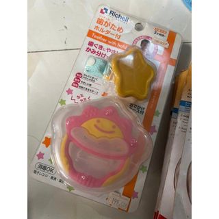 Gặm nướu xúc xắc tròn Richell