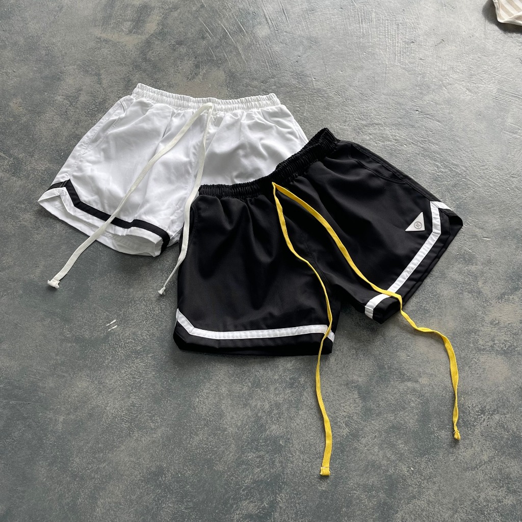Quần Short RVB Wanderlust Đen / Trắng