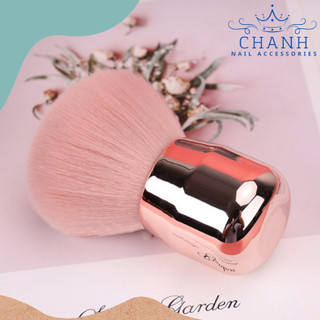 Chổi phủi bụi nail cán ngắn lông hồng – cọ phủi bụi nail chuyên dụng lông dày, mềm mượt Chanh Nail