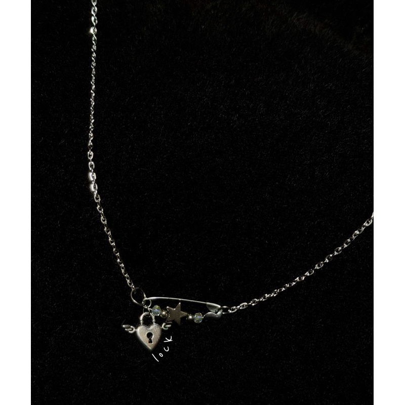 Safety Pin - vòng cổ in love cho các cặp đôi