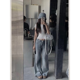 - Áo thun baby tee/ Quần jean tua gấu