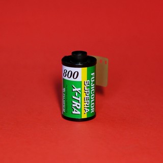 Film chụp ảnh outdate Fujicolor Superia X-tra 800