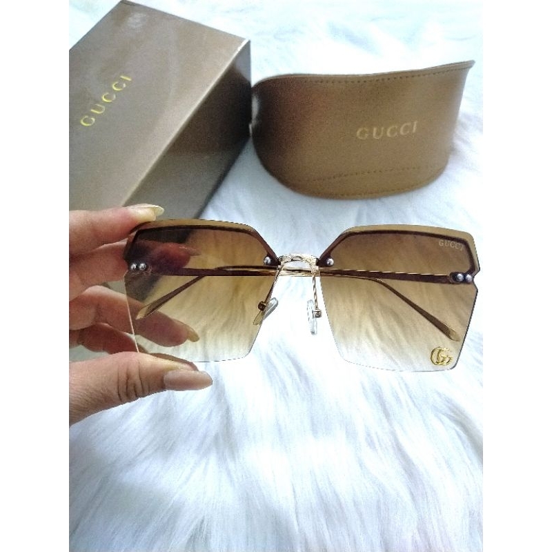 Kính hiệu Gucci khắc hiệu