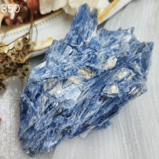 đá thô cụm xanh kyanite lấp lánh