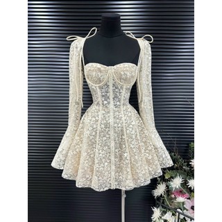 B111 Đầm ren phối tay ống loe dáng ngắn gơi cảm quyến rũ Vân Akara phù hợp đi chơi, cà phê, dự tiệc