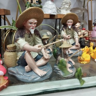 Tượng ông lão câu cá