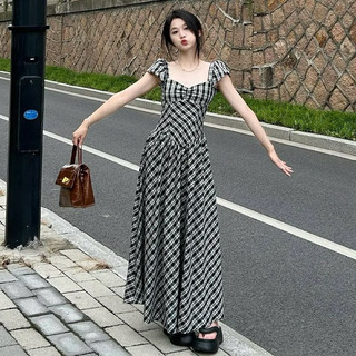 [Hàng loại 1] Váy kẻ caro dáng dài tôn da tôn dáng mẫu hot 2024