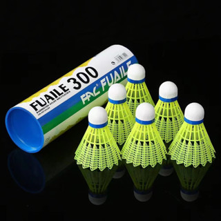 Hộp cầu lông, quả cầu lông bằng nhựa nylon siêu bền, nhẹ, giá rẻ phù hợp với nhiều điều kiện thời tiết