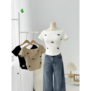 Áo bẹt vai croptop tay ngắn đính nơ toàn áo cực xinh , chất xốp mềm mát