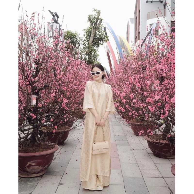 Áo dài cách tân, chất gấm mềm