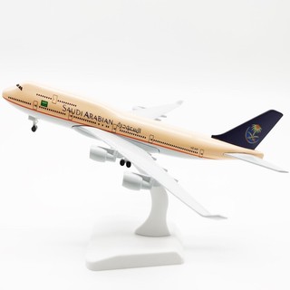 Mô hình máy bay Saudi Arabian 18cm có bánh xe(Mô hình máy bay+ đế trưng bày)