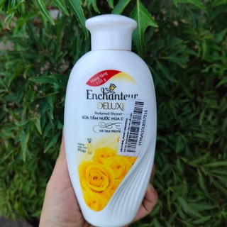 Sữa Tắm Trắng Dưỡng Ẩm Enchanteur Charming Chai 150g (Hàng tặng)