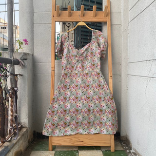 2hand đầm hoa tay phồng eo 75cm dài 86cm mã 213