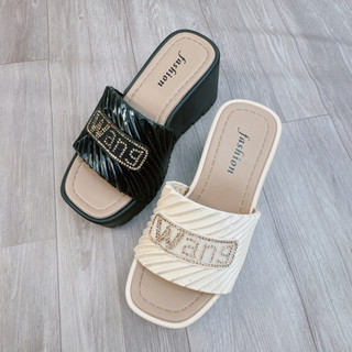 Dép sandal độn đế cao 7cm đính đá họa tiết WANG, Dép quai ngang nữ đế độn chống trơn mẫu mới 2024