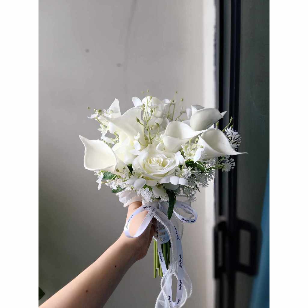 Hoa cầm tay cô dâu mix