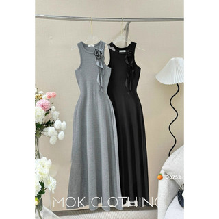 Đầm ba lỗ cotton dáng dài đính hoa bên cổ đen xám