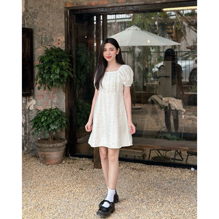 Đầm tay phồng cổ vuông phối bèo