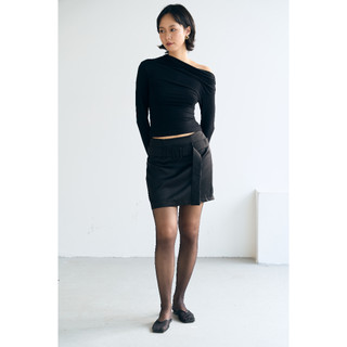 [BEING.ATELIER] Áo nữ ôm body mặc lệch vai-Offshoulder Long Sleeved Top