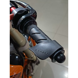 Miếng nhựa hỗ trợ ga gắn tay lái xe máy