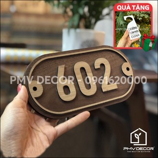 BẢNG, BIỂN SỐ PHÒNG KHÁCH SẠN, Gỗ 2 màu tương phản, số dán nổi. BSP-PMV67