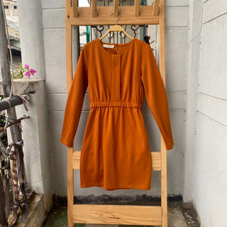2hand đầm cam dày dặn tay dài eo 62 đến 85cm dài 86cm mã 213