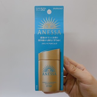Kem chống nắng ANESSA màu vàng perfect UV skincare