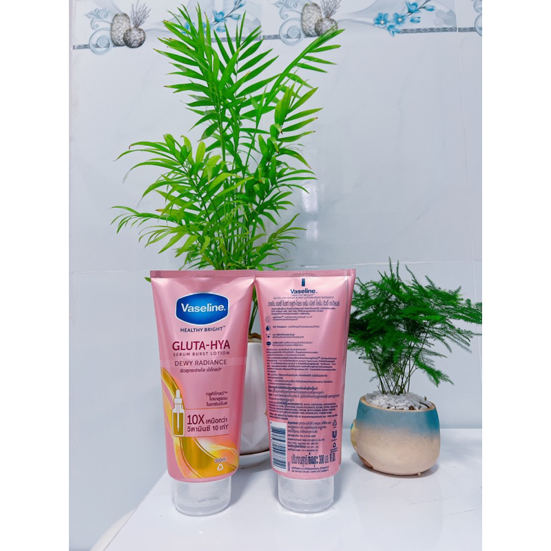 01 chai 300ml Vaseline Gluta Hya 10x Hồng DEWY RADIANCE Serum Burst Lotion