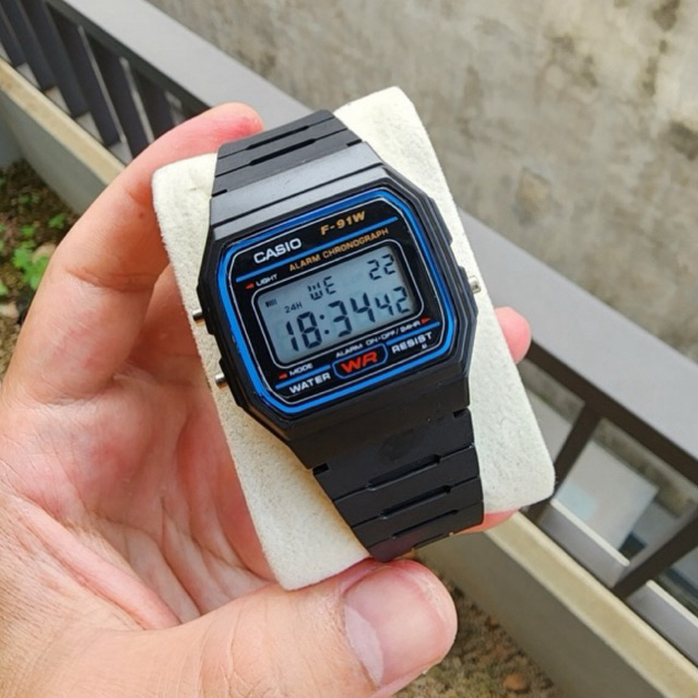 Đồng hồ điện tử thể thao đeo tay nam nữ chính hãng SK huyền thoại F-94WA dây cao su giá rẻ | BigBuy360 - bigbuy360.vn