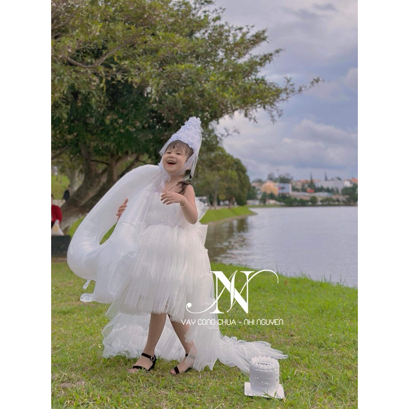 Váy công chúa đuôi dài đám cưới cho bé - vaycongchua Nhi nguyễn - tặng kèm gương miện và đuôi váy