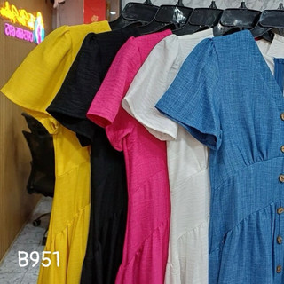 Đầm Cổ Tim Dáng Dài Nút Gỗ