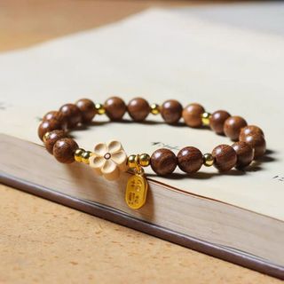 Vòng tay gỗ đàn hương vàng họa tiết Hoa Đào may mắn, bình an Tiệm An Yên làm vòng đeo tay, quà tặng