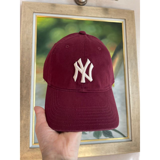 Nón MLB màu đỏ rượu vang