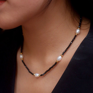 Set vòng hạt cườm đen và ngoc trai