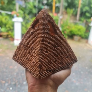 mô hình kim tự tháp trang trí bể cá