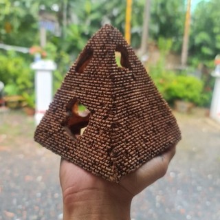 mô hình kim tự tháp trang trí bể cá