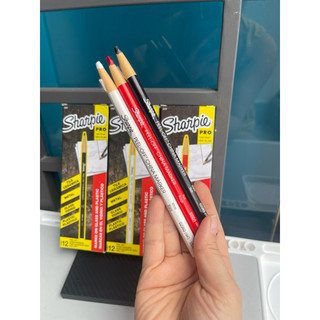 Chì đá Sharpie định hình kẻ môi, lông mày