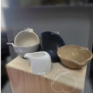Chén rót bằng gốm