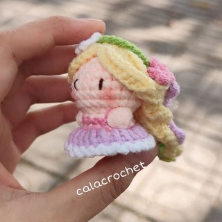 Móc khoá công chúa tóc mây Rapunzel mini bằng len handmade (ảnh thật shop chụp)