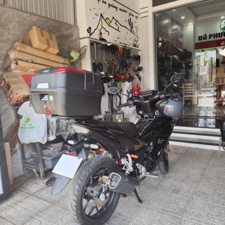Lên thùng sau givi b33nm cho xe winner x