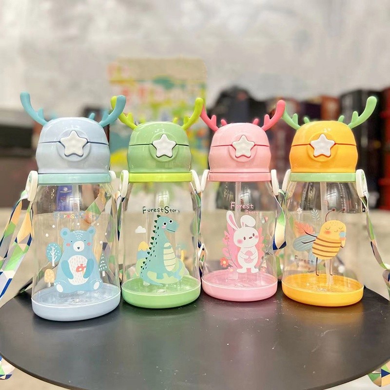 Bình đựng nước có dây đeo cho bé đi học Dita